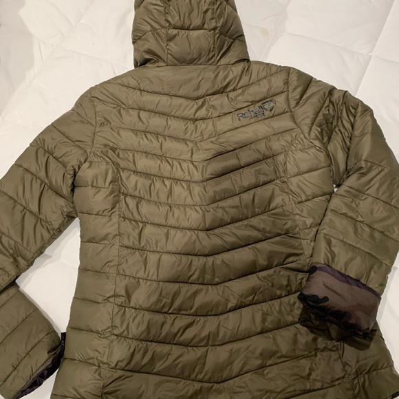 EUC reversible light weight down filled jacket. - Picture 10 of 11